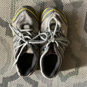 Boy’s Merrell sneakers 👟